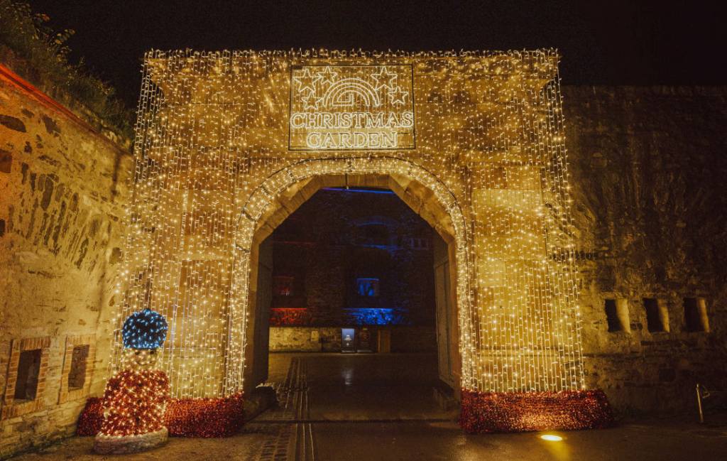 christmas-garden-koblenz-2022-magische-pforte-1