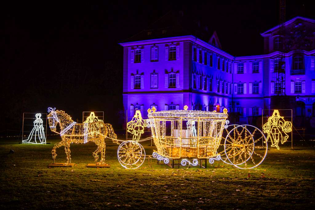 christmas-garden-insel-mainau-2023-kutsche Christmas Garden Dresden 2021 | Carriage ©Christmas Garden/Michael Clemens
