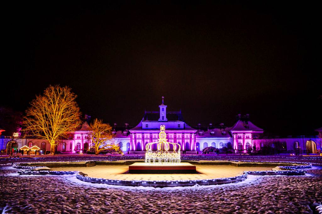 christmas-garden-dresden-2023-schloss-schnee Christmas Garden Berlin 2022 | magische Galaxie ©Christmas Garden/Markus Hauschild